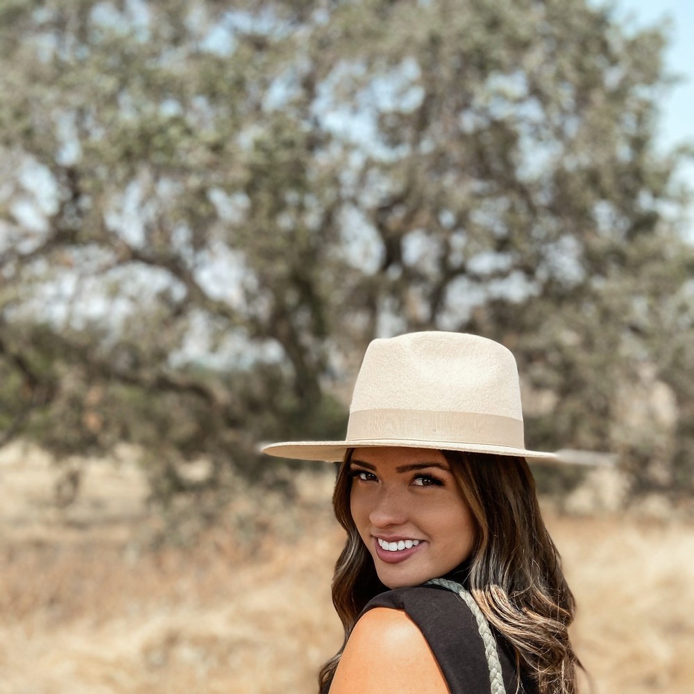 Meet your Posher, Alecia